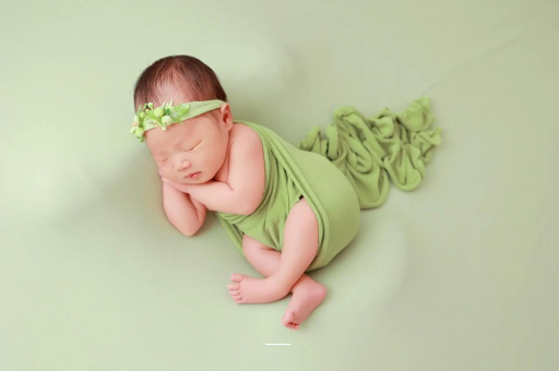 广安宝宝拍嗝吐奶